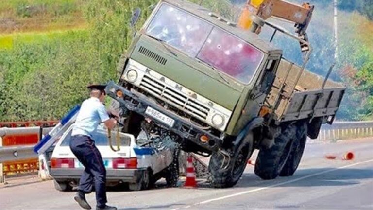 Tragic! Shocking Trucks Fails of Idiots In Car, Truck | Heavy Equipment Fails Operator Skills