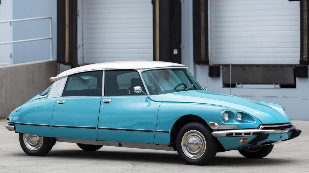 1972 Citroen DS 21 Pallas, Four-door sedan (1955–1975)