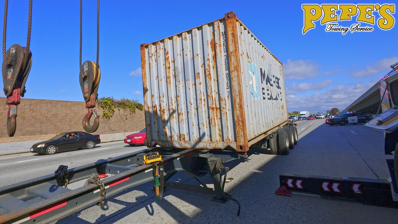Container Breaks Off Tractor on Freeway Container Breaks Off Tractor on Freeway