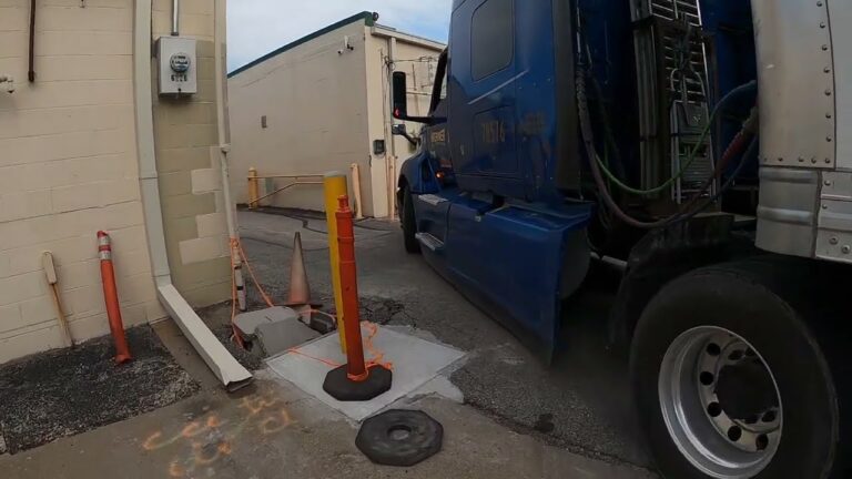 How do you get out of here #truckerlife #trucking #werner #youtubeshorts #youtube