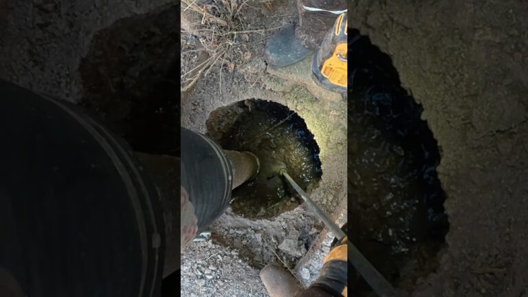 Hydrovacing a Pole Hole #hydrovac #truck #trucks #excavator #operator #construction #dump