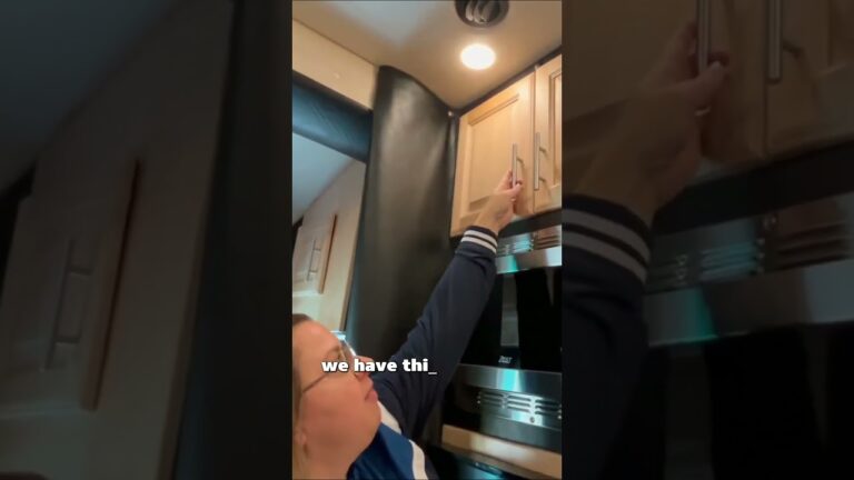 Inside Our ARI Sleeper: A Trucking Home Tour! 🚛🏡 Inside Our ARI Sleeper: A Trucking Home Tour! 🚛🏡